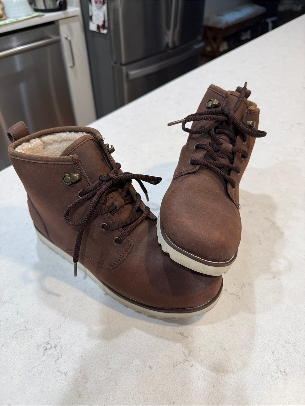 UGG Maple II Waterproof Leather Boots Size 6 Youth or 7.5/8 Woman’s brown shear